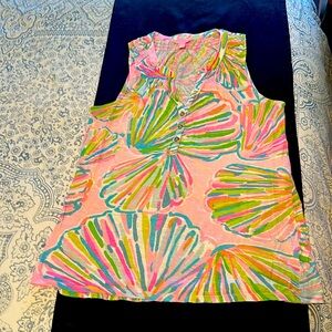 Lilly Pulitzer top in great used condition. No holes, rips, or stains